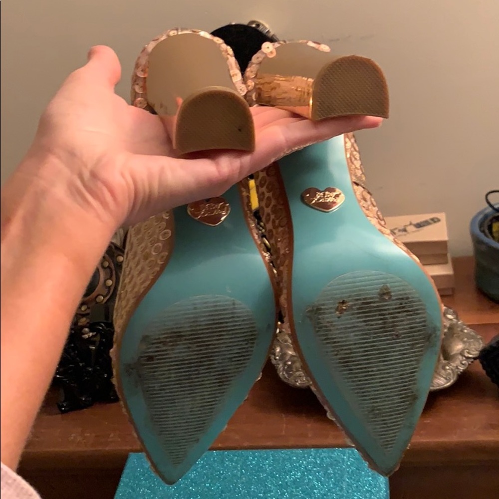 Blue by Betsey Johnson Paula Rose Gold Pumps (7.5) - Picture 5 of 7